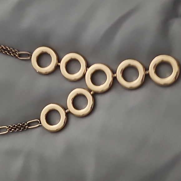 Elegant Gold Circle Pendant Necklace - Picture 3 of 4
